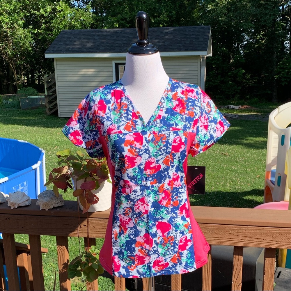 Flex Abstract Hearts Scrub Top NWT